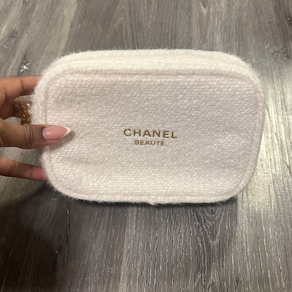 CHANEL Beauté Cream Pouch with Gold Logo